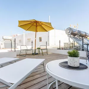 Precioso Atico De Diseno, Gran Terraza De 35 M2 Y De 16 M2 Y Garaje En Pleno Centro Séville